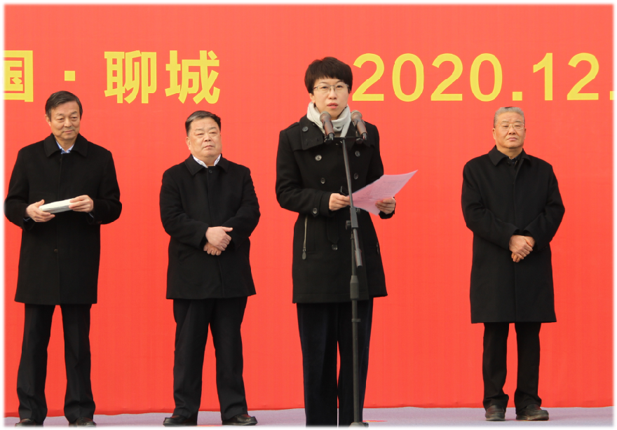 市委副書(shū)記、市長(zhǎng)李長(zhǎng)萍同志在啟動(dòng)儀式上講話(huà)并宣布：鄭濟(jì)高鐵配套基礎(chǔ)設(shè)施暨高鐵新區(qū)建設(shè)正式啟動(dòng)。
